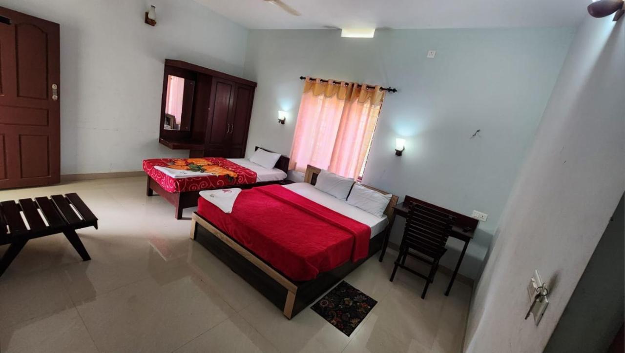 Pknhomestay Kumily Thekkady Exterior photo