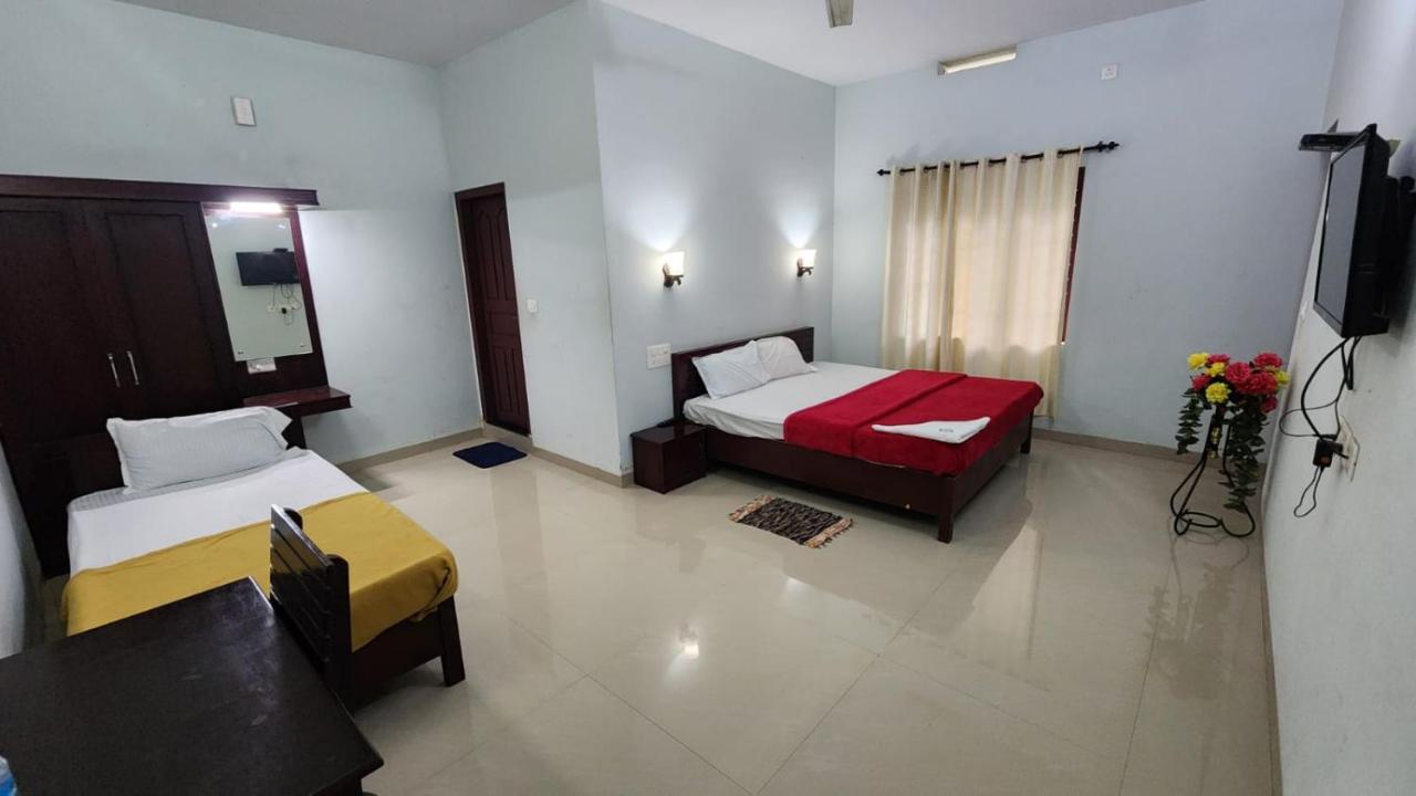 Pknhomestay Kumily Thekkady Exterior photo