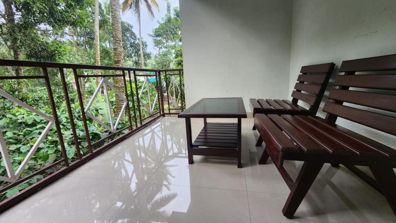 Pknhomestay Kumily Thekkady Exterior photo