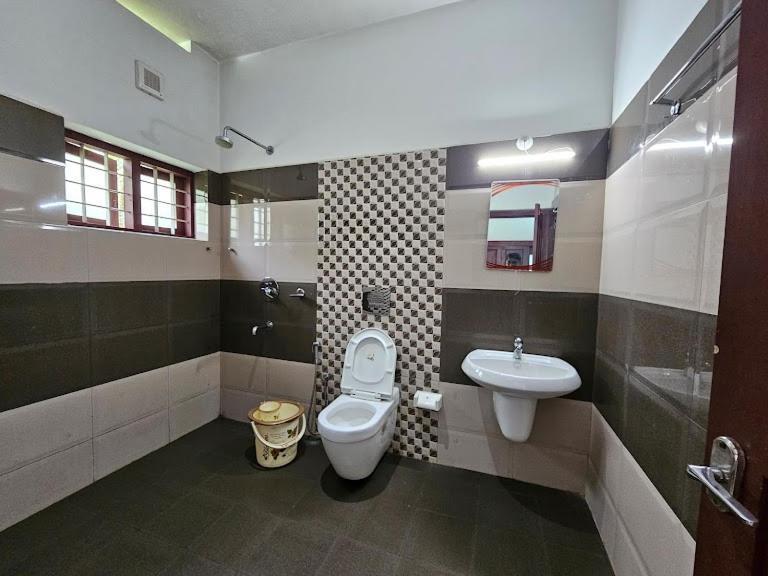 Pknhomestay Kumily Thekkady Exterior photo